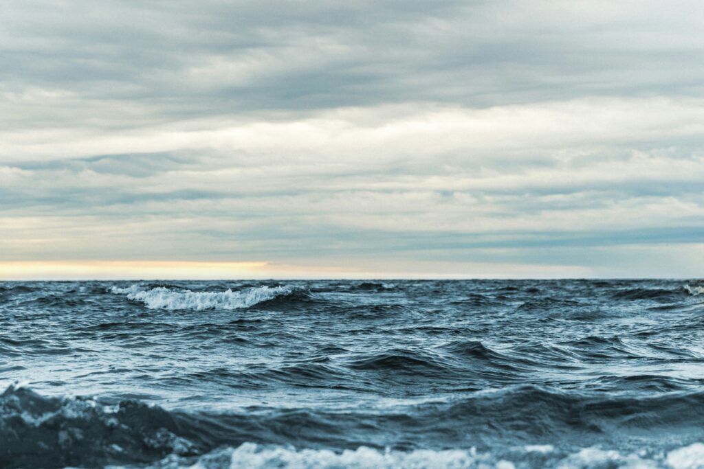 ant-rozetsky-q-DJ9XhKkhA-unsplash Picture of a large body of water